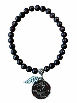Armband met Granaat en kwartje met veer bedel