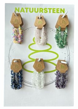 Display met split armbanden van natuursteen