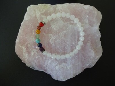 Dames armband Witte Jade met 7 Chakra stenen