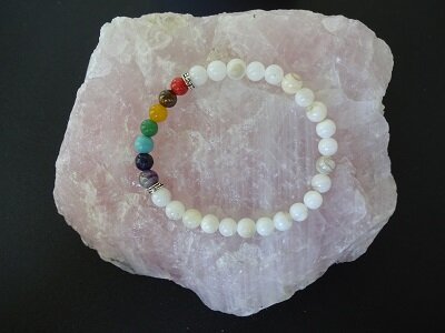 Dames armband Parelmoer met 7 Chakra stenen