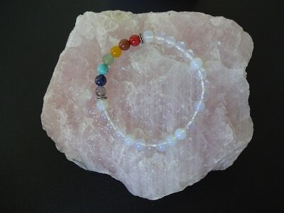 Dames armband Opaliet met 7 Chakra stenen