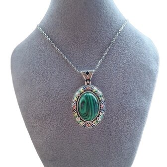 Ketting met ovale cabochon en natuursteen Malachiet