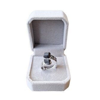 Metalen ring met Toermalijn natuursteen