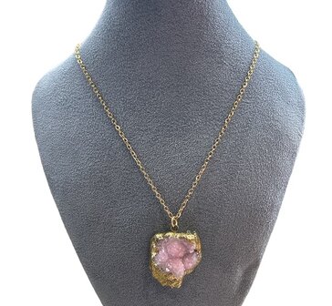 Goudkleurige RVS ketting met ruwe roze Agaat