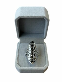 Dames ring met Onyx kralen
