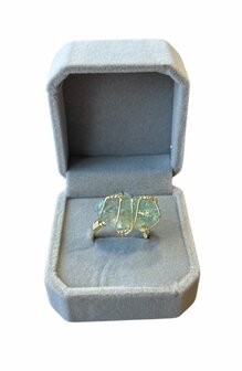 Goudkleurige ring met natuursteen Fluoriet
