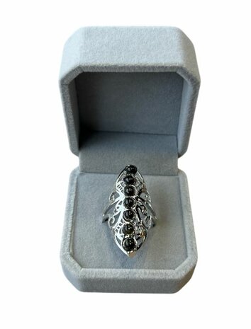 Dames ring met Onyx kralen