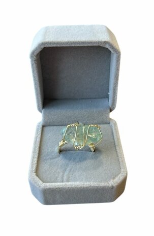 Goudkleurige ring met natuursteen Fluoriet