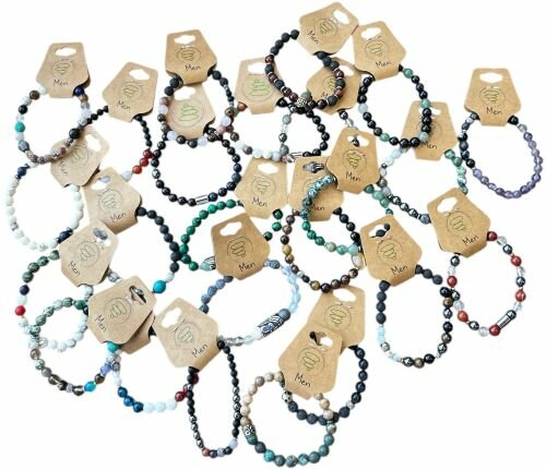 Display met variatie heren armbanden van natuursteen