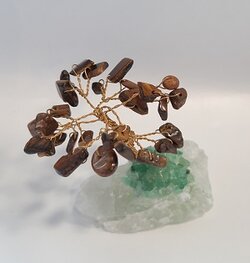 Boom met natuursteen Tijgeroog