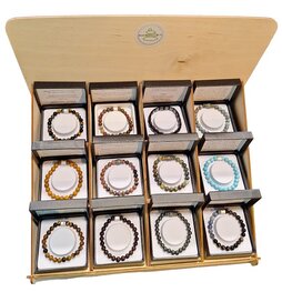 Display met variatie heren armbanden van natuursteen
