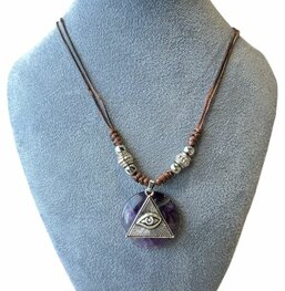 Ketting met oog en natuursteen Amethist Ketting met oog en natuursteen Amethist
