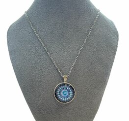 Ketting zilverkleurig met een mandala hanger