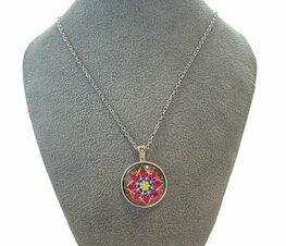 Ketting zilverkleurig met een mandala hanger