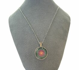 Ketting zilverkleurig met een mandala hanger