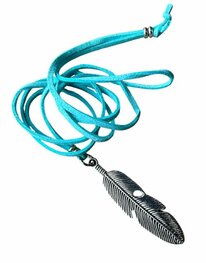 Ketting (verstelbaar) van turquoise veter en veer hanger Ketting (verstelbaar) van turquoise veter en veer hanger