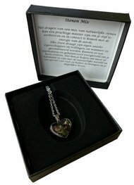 Ketting met hartje en een mix van natuurstenen Ketting met hartje en een mix van natuurstenen